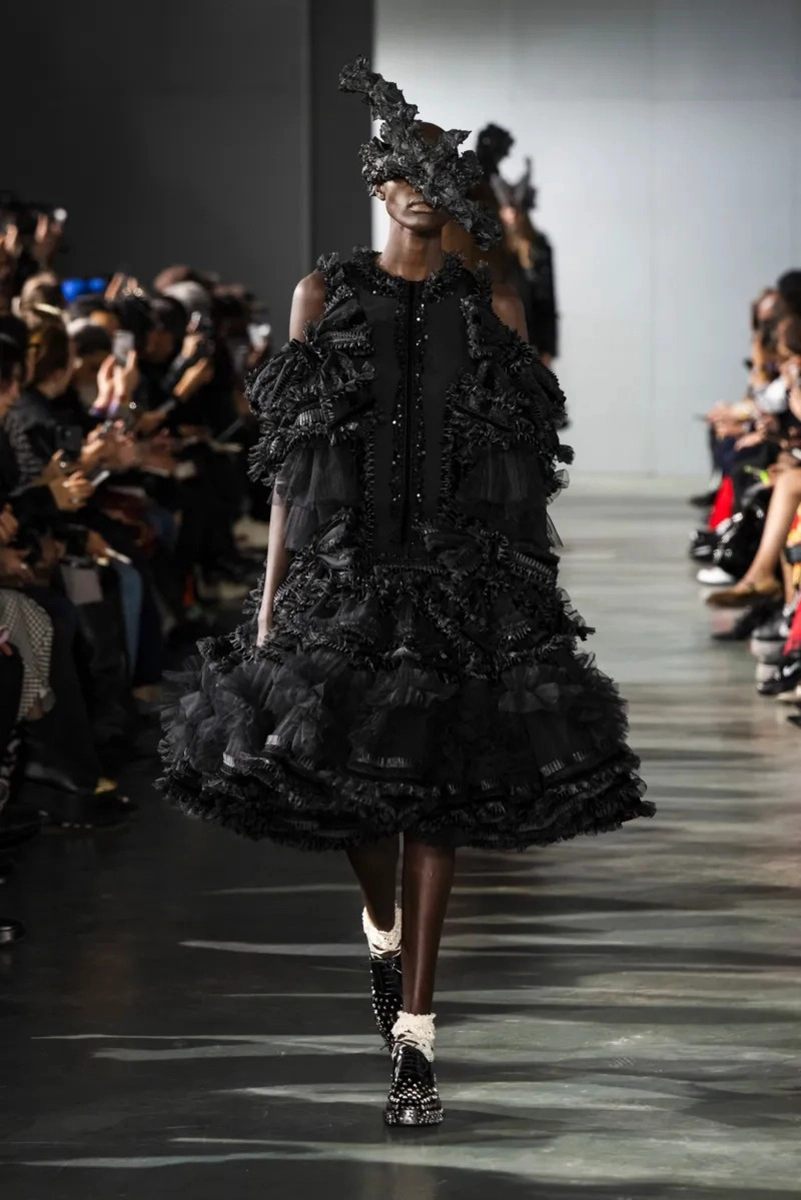 Noir Kei Ninomiya Spring 2026 Shapes Dreamlike Couture With Subversive Edge