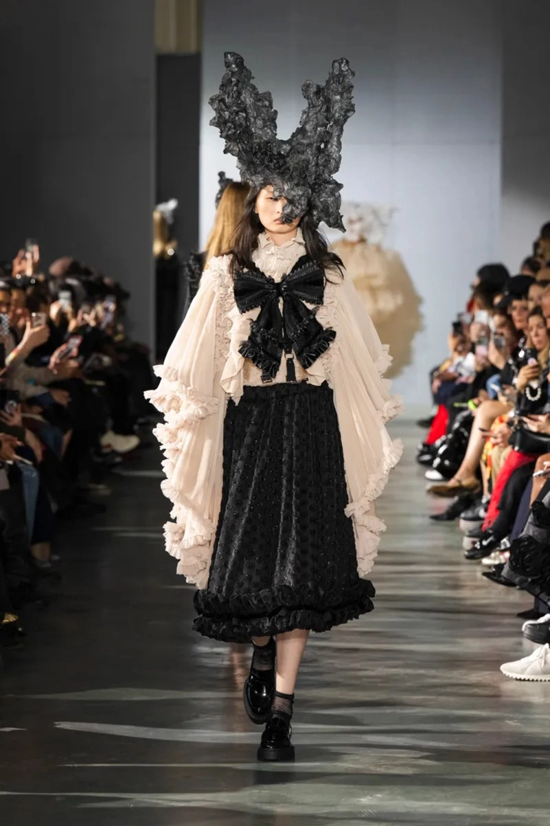 Noir Kei Ninomiya Spring 2026 Shapes Dreamlike Couture With Subversive Edge