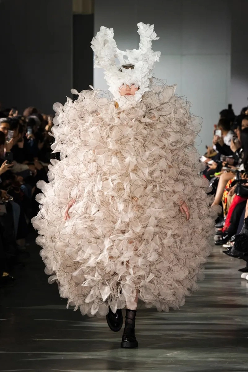 Noir Kei Ninomiya Spring 2026 Shapes Dreamlike Couture With Subversive Edge