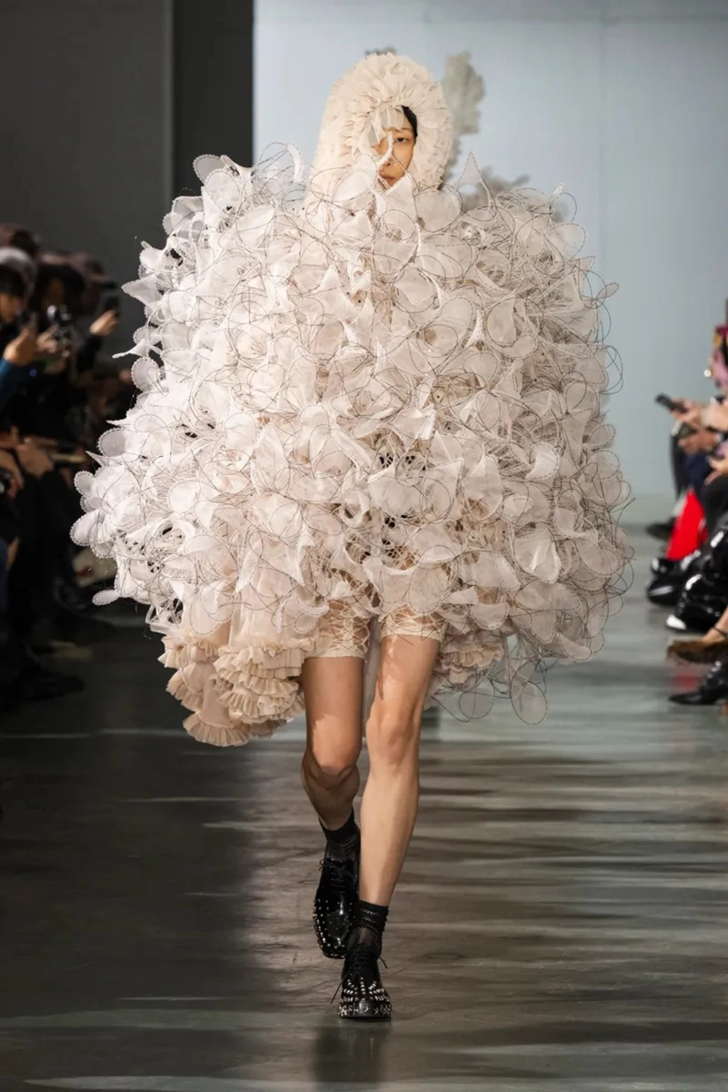 Noir Kei Ninomiya Spring 2026 Shapes Dreamlike Couture With Subversive Edge