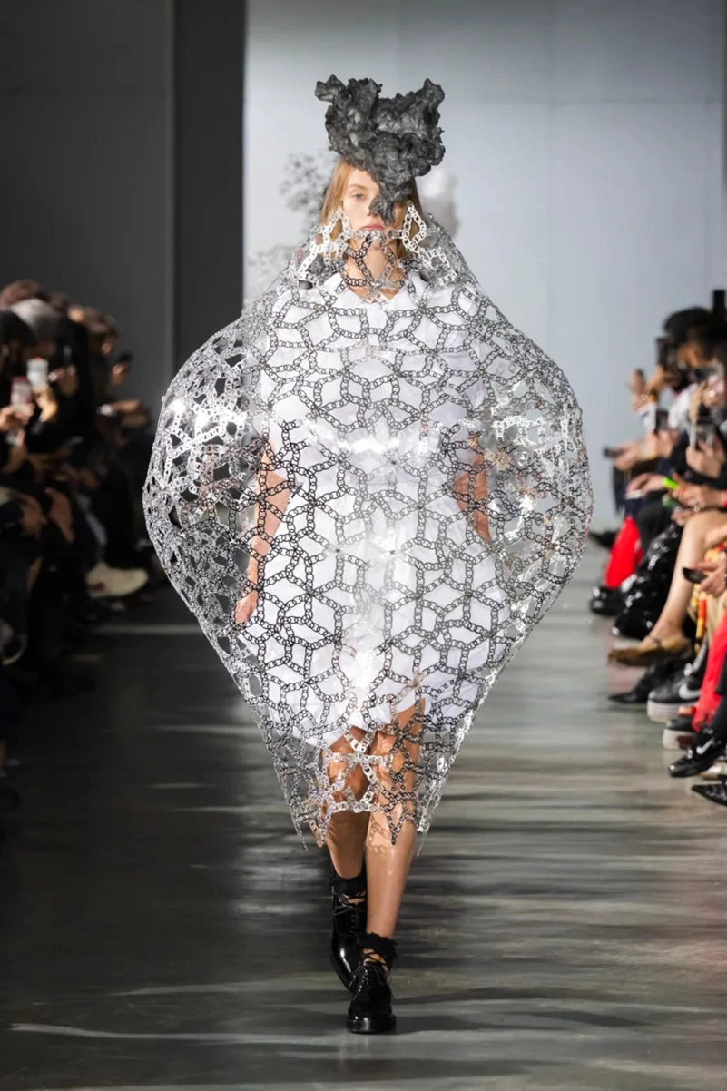 Noir Kei Ninomiya Spring 2026 Shapes Dreamlike Couture With Subversive Edge