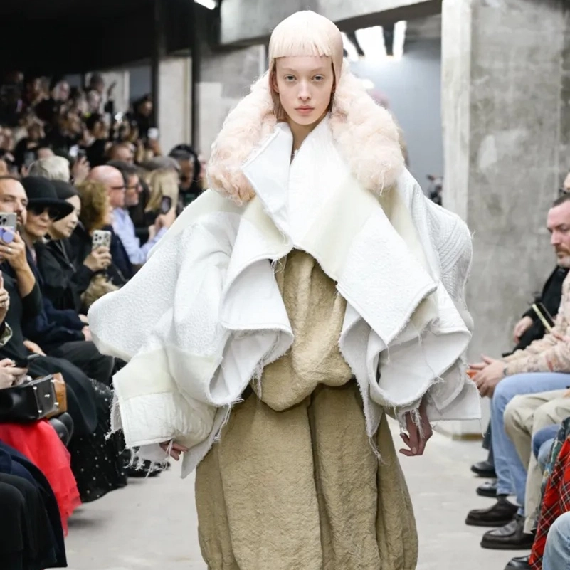 Rei Kawakubo Turns Into Art For Comme Des Gar Ons Spring 2026 Rei Kawakubo Turns Into Art For Comme Des Garcons Spring 2026 24.webp