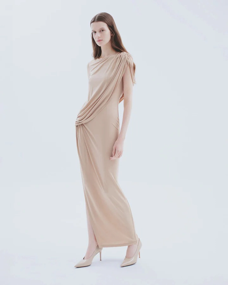 Fall 2025 By Zeynep Arçay Moves From Tailoring To Night With Ease