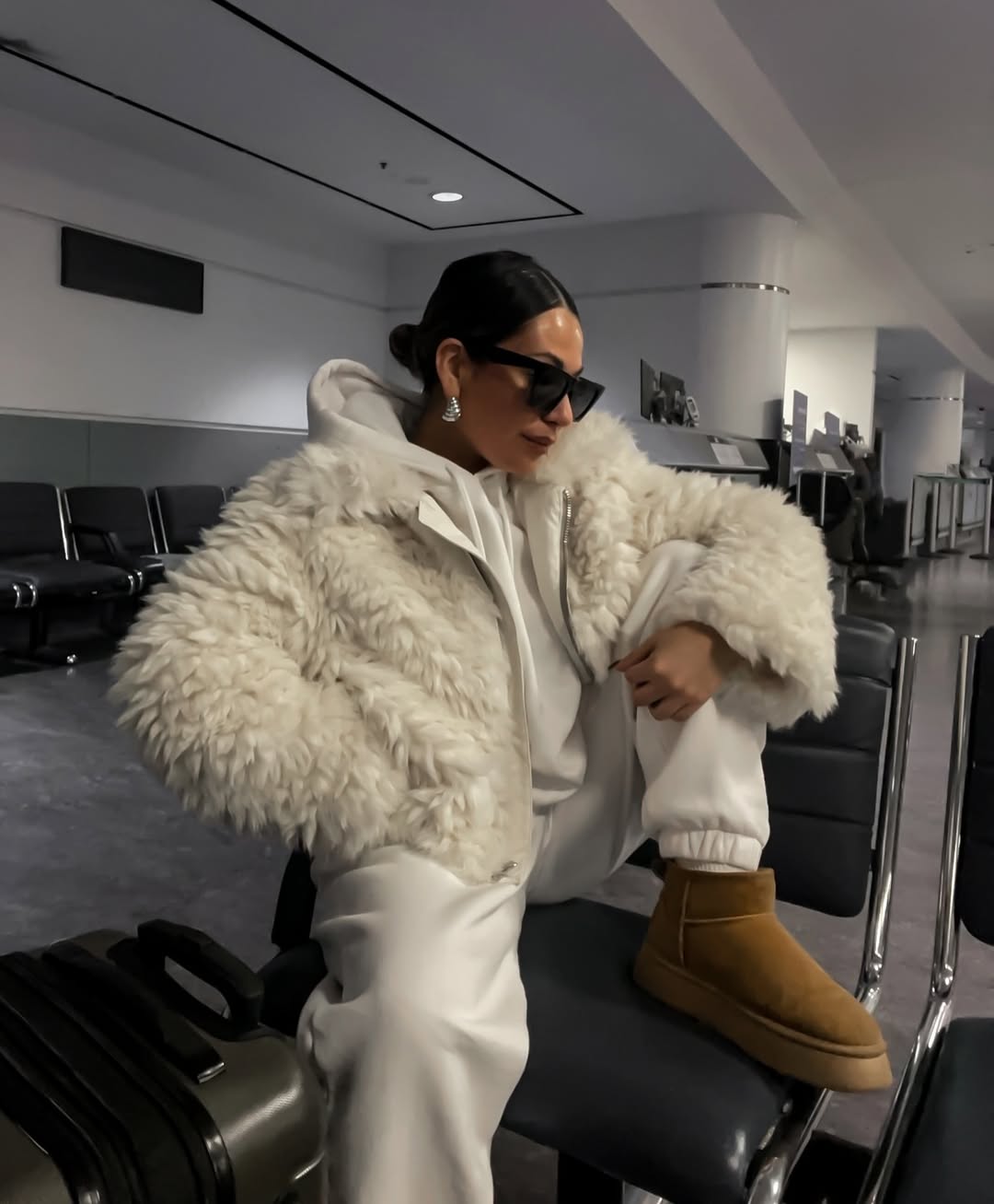10 Winter Travel Outfits That Nail Style And Comfort