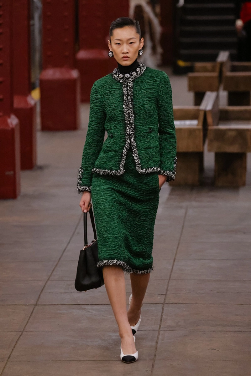 Chanel Métiers D’art 2026 Blends Heritage With A New York State Of Mind Chanel Métiers D’art 2026 Blends Heritage With A New York State Of Mind