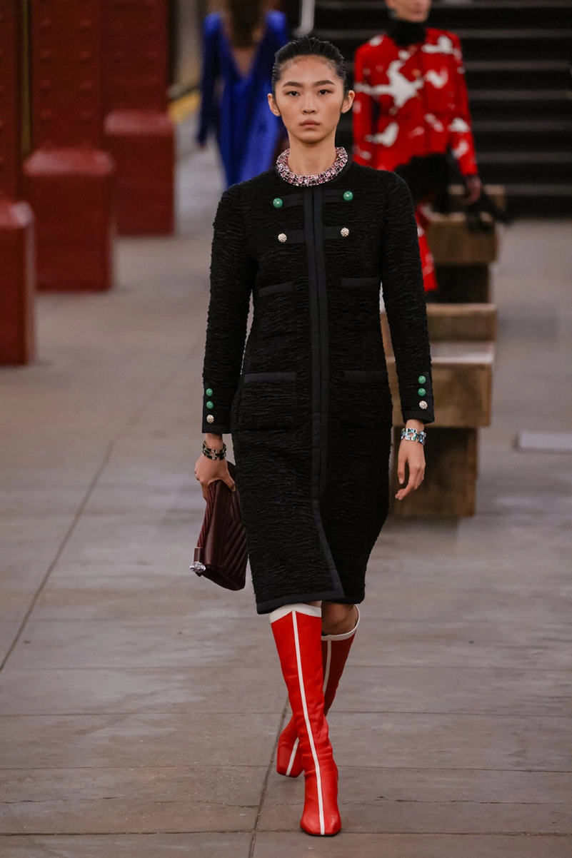 Chanel Métiers D’art 2026 Blends Heritage With A New York State Of Mind Chanel Métiers D’art 2026 Blends Heritage With A New York State Of Mind