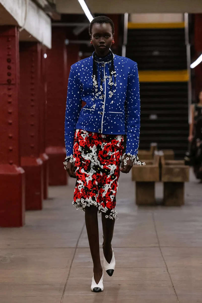 Chanel Métiers D’art 2026 Blends Heritage With A New York State Of Mind Chanel Métiers D’art 2026 Blends Heritage With A New York State Of Mind