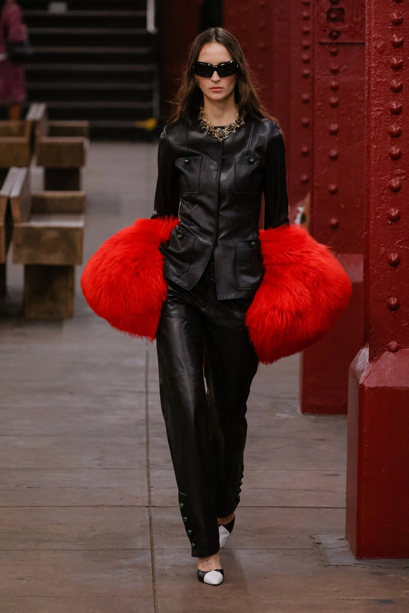 Chanel Métiers D’art 2026 Blends Heritage With A New York State Of Mind Chanel Métiers D’art 2026 Blends Heritage With A New York State Of Mind