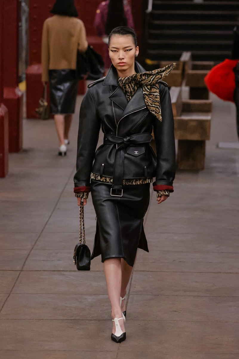 Chanel Métiers D’art 2026 Blends Heritage With A New York State Of Mind Chanel Métiers D’art 2026 Blends Heritage With A New York State Of Mind