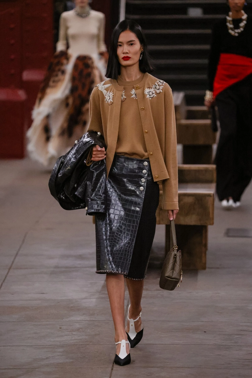 Chanel Métiers D’art 2026 Blends Heritage With A New York State Of Mind Chanel Métiers D’art 2026 Blends Heritage With A New York State Of Mind