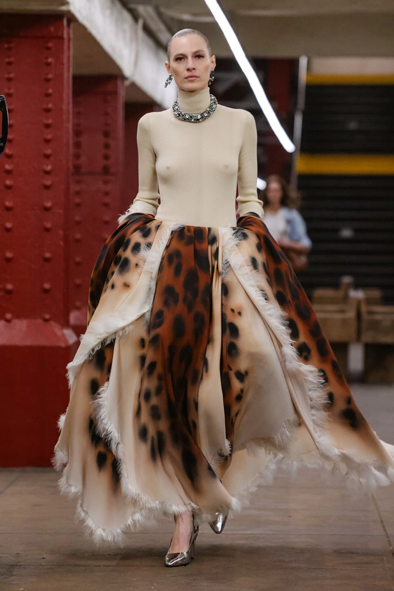 Chanel Métiers D’art 2026 Blends Heritage With A New York State Of Mind Chanel Métiers D’art 2026 Blends Heritage With A New York State Of Mind