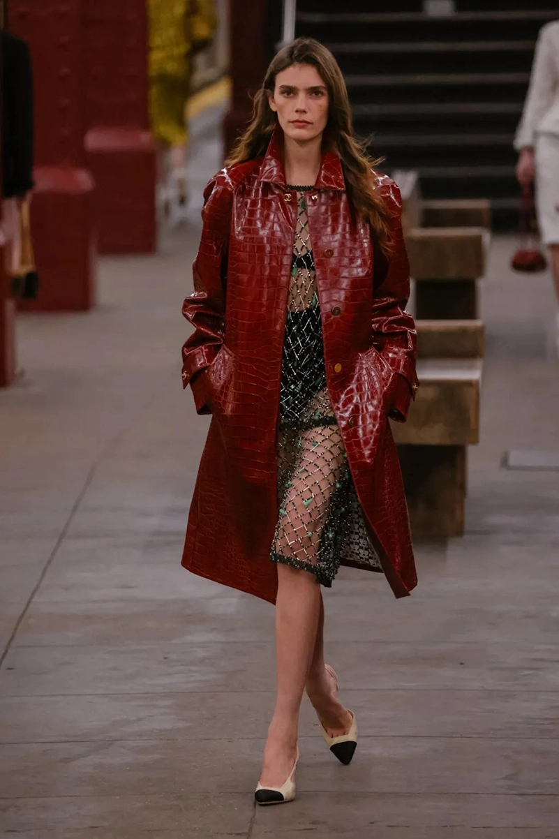 Chanel Métiers D’art 2026 Blends Heritage With A New York State Of Mind Chanel Métiers D’art 2026 Blends Heritage With A New York State Of Mind