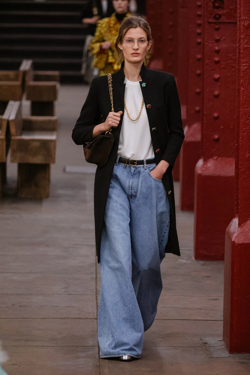 Chanel Métiers D’art 2026 Blends Heritage With A New York State Of Mind Chanel Métiers D’art 2026 Blends Heritage With A New York State Of Mind