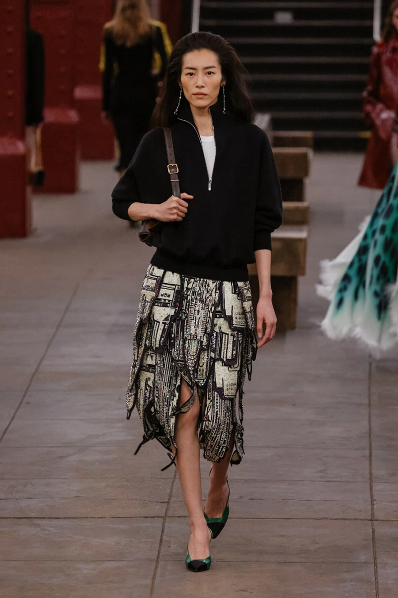 Chanel Métiers D’art 2026 Blends Heritage With A New York State Of Mind Chanel Métiers D’art 2026 Blends Heritage With A New York State Of Mind