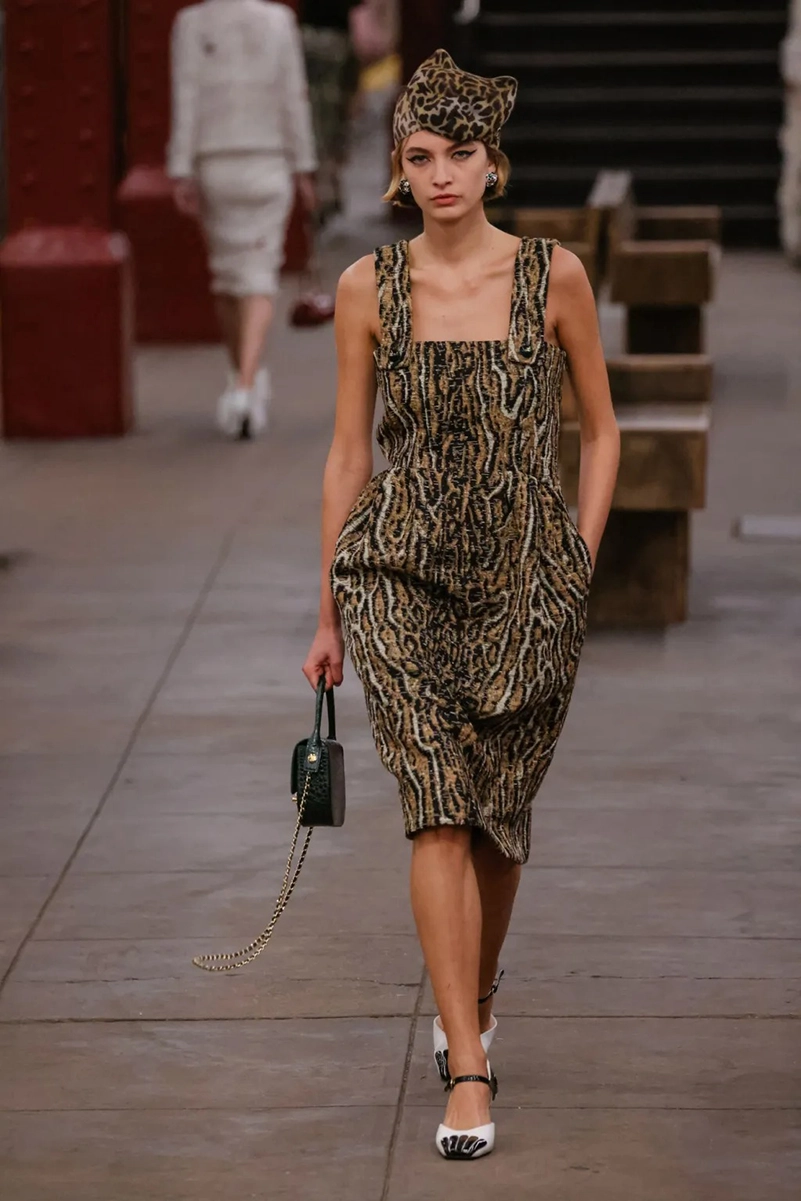 Chanel Métiers D’art 2026 Blends Heritage With A New York State Of Mind Chanel Métiers D’art 2026 Blends Heritage With A New York State Of Mind