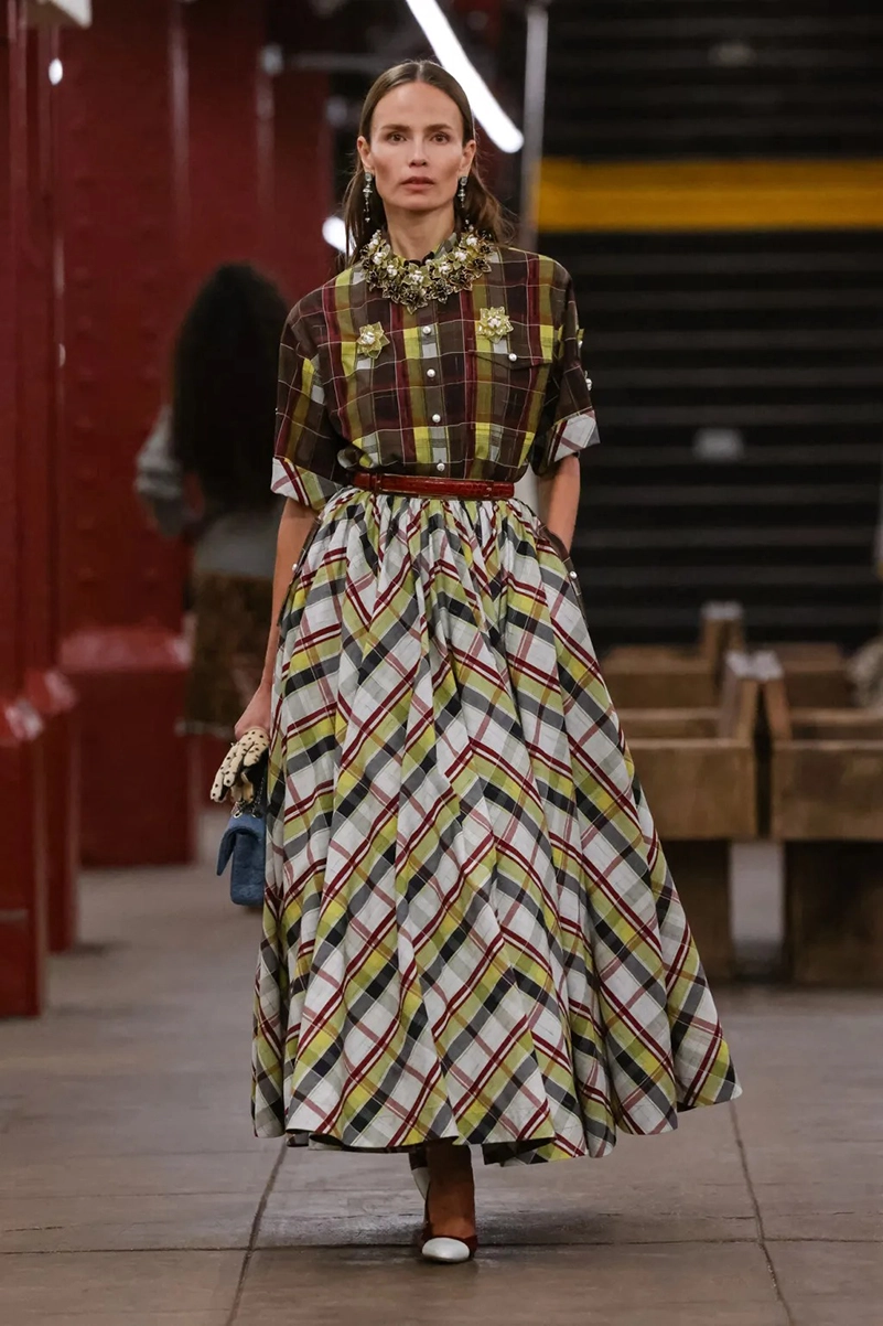 Chanel Métiers D’art 2026 Blends Heritage With A New York State Of Mind Chanel Métiers D’art 2026 Blends Heritage With A New York State Of Mind