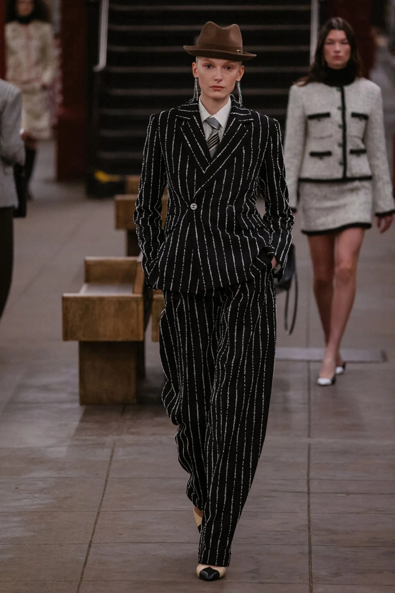 Chanel Métiers D’art 2026 Blends Heritage With A New York State Of Mind Chanel Métiers D’art 2026 Blends Heritage With A New York State Of Mind