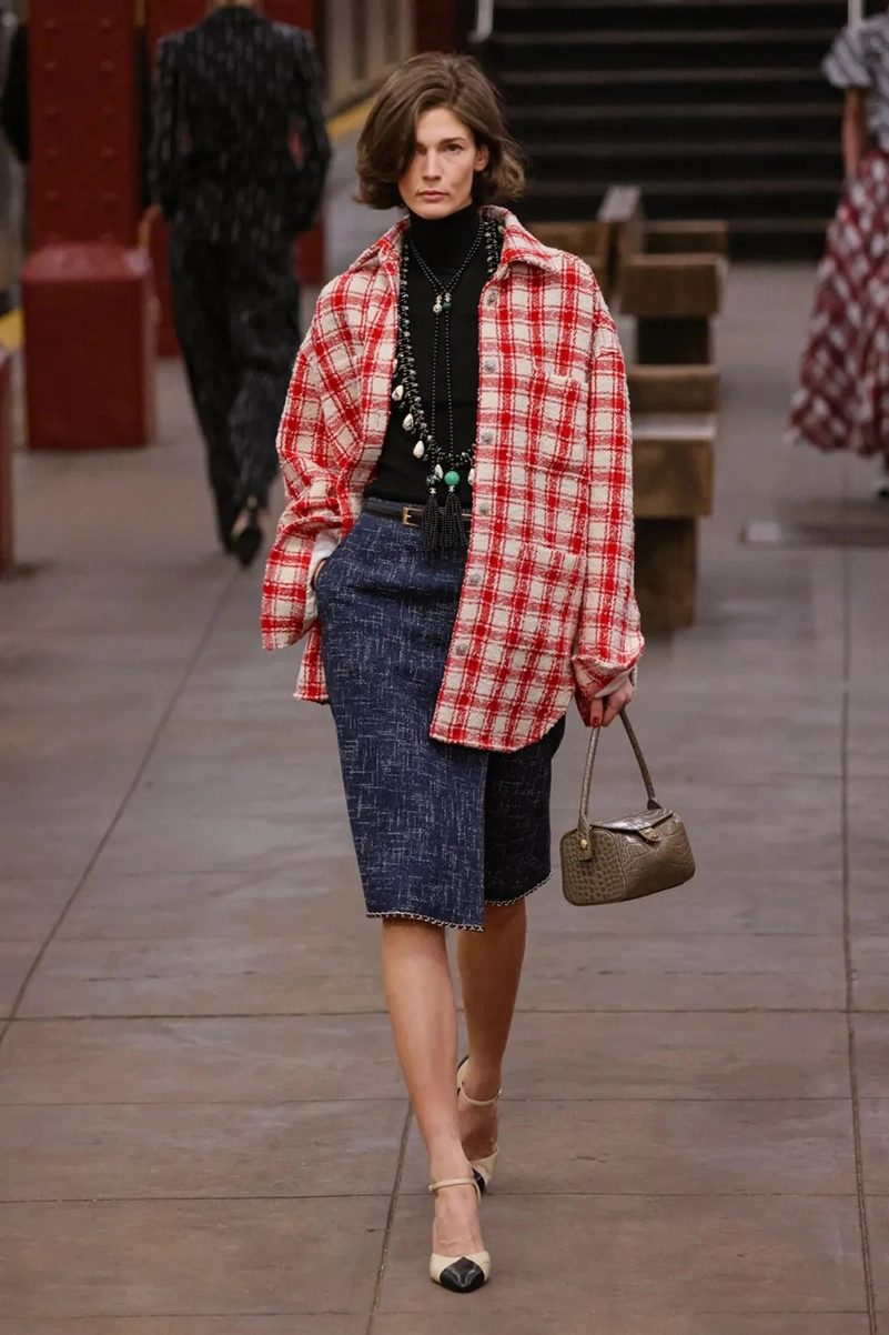 Chanel Métiers D’art 2026 Blends Heritage With A New York State Of Mind Chanel Métiers D’art 2026 Blends Heritage With A New York State Of Mind