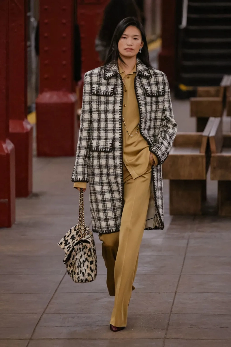 Chanel Métiers D’art 2026 Blends Heritage With A New York State Of Mind Chanel Métiers D’art 2026 Blends Heritage With A New York State Of Mind