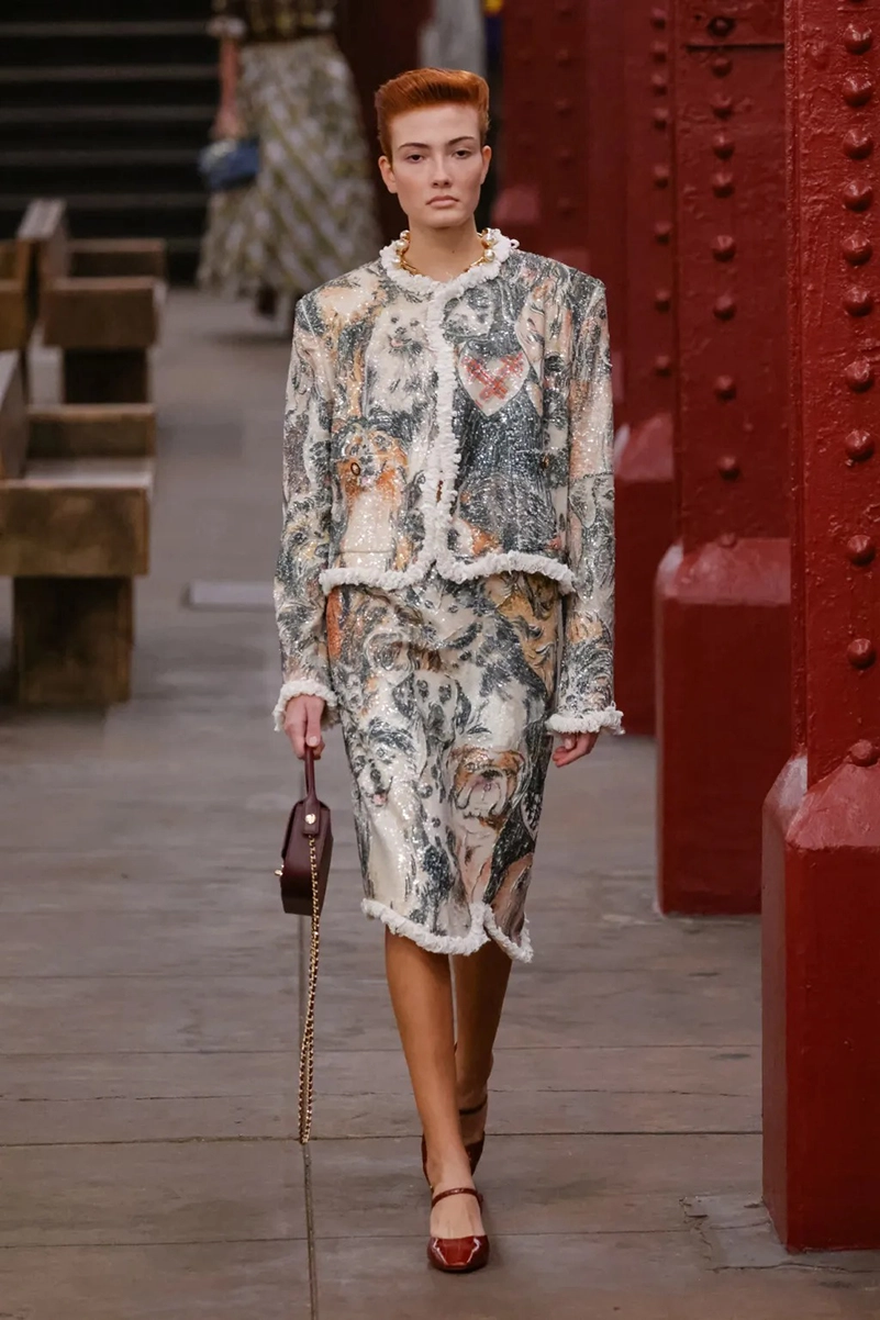 Chanel Métiers D’art 2026 Blends Heritage With A New York State Of Mind Chanel Métiers D’art 2026 Blends Heritage With A New York State Of Mind