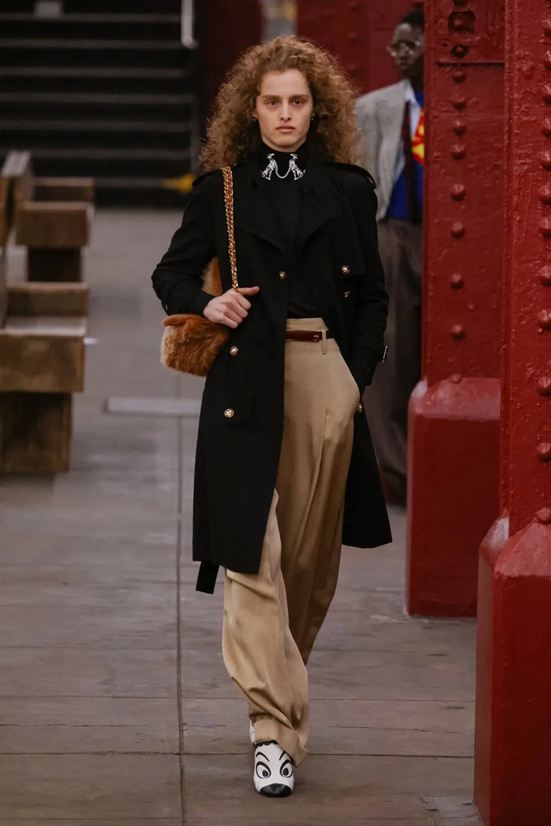 Chanel Métiers D’art 2026 Blends Heritage With A New York State Of Mind Chanel Métiers D’art 2026 Blends Heritage With A New York State Of Mind