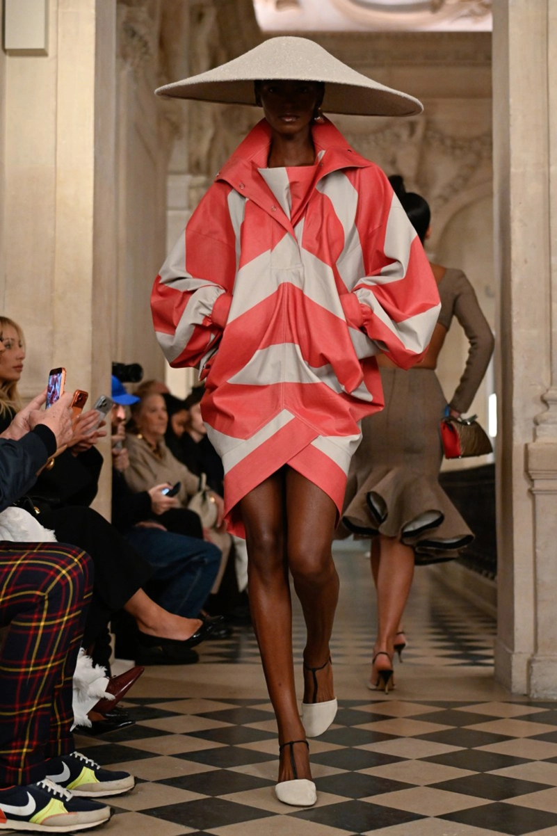 The Jacquemus Geometric Artwork Look That Turns François Morellet Into Wearable Canvas — image 4