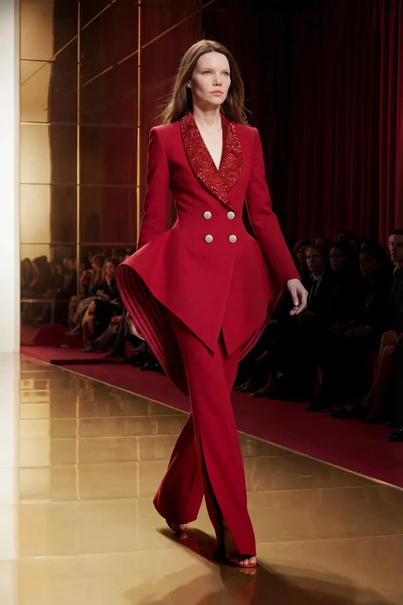 Alexis Mabille Spring Couture 2026 Recasts The Runway Using Ai Screens