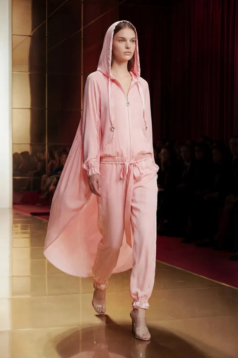 Alexis Mabille Spring Couture 2026 Recasts The Runway Using Ai Screens