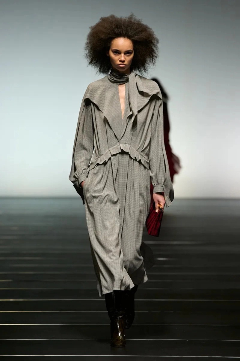 Alberta Ferretti Fall 2026 Refines Romantic Dressing