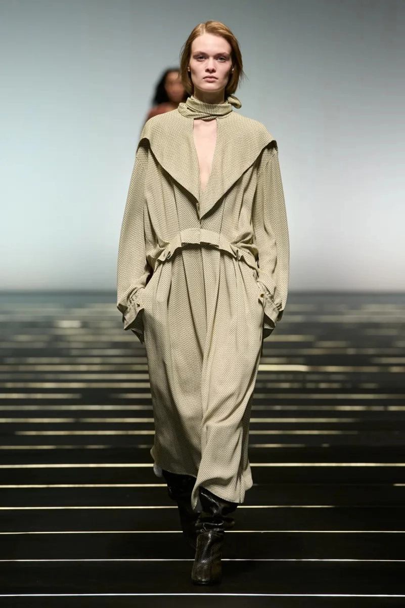 Alberta Ferretti Fall 2026 Refines Romantic Dressing