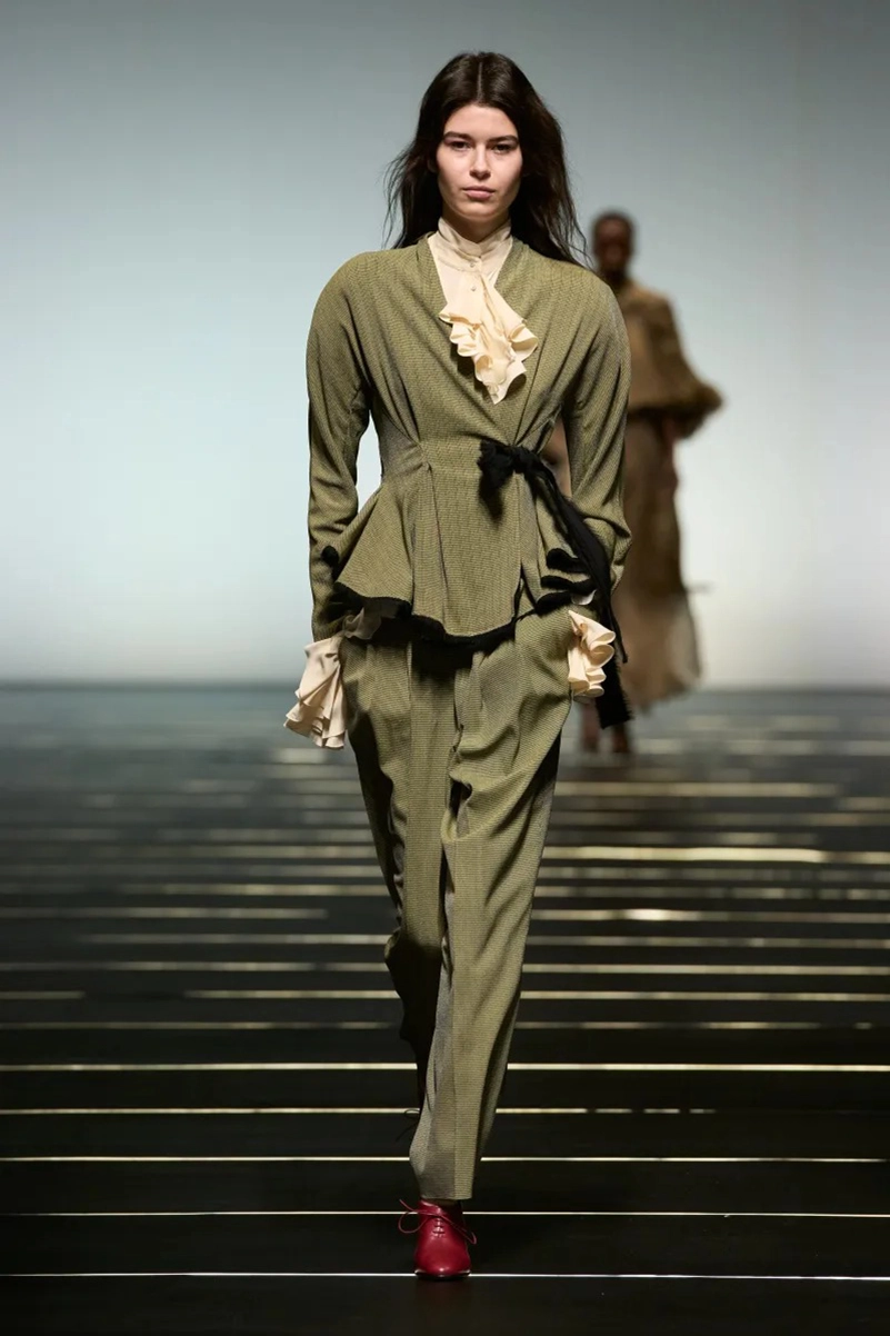 Alberta Ferretti Fall 2026 Refines Romantic Dressing