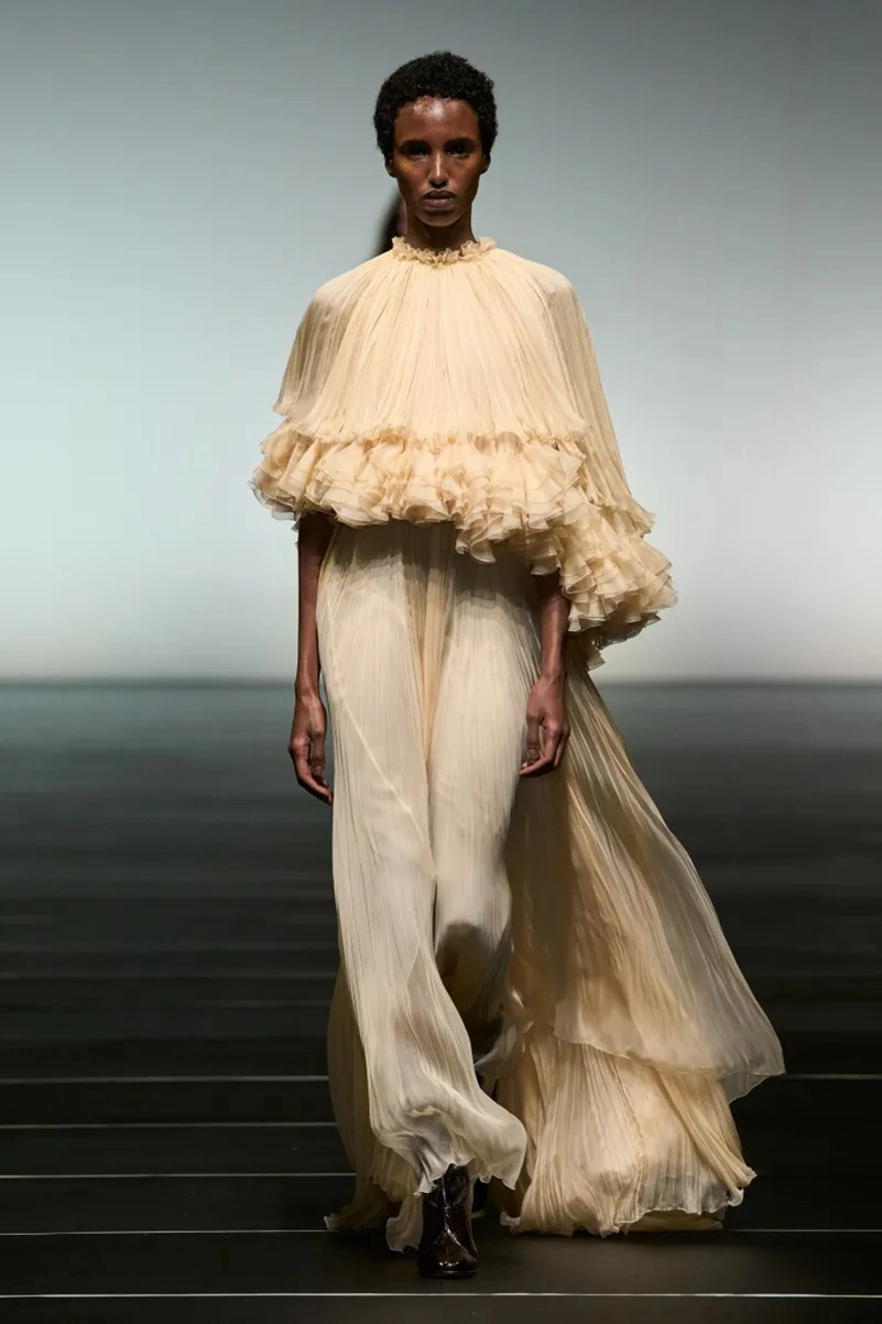 Alberta Ferretti Fall 2026 Refines Romantic Dressing