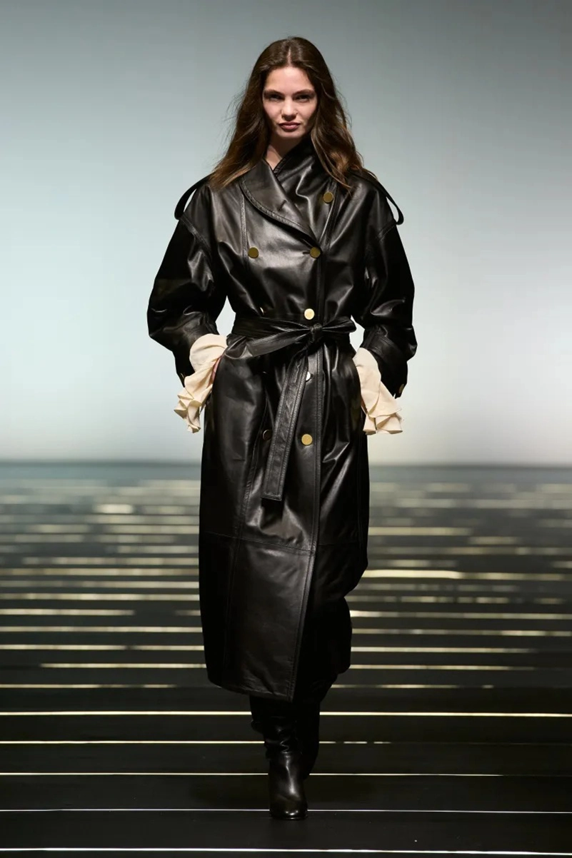 Alberta Ferretti Fall 2026 Refines Romantic Dressing