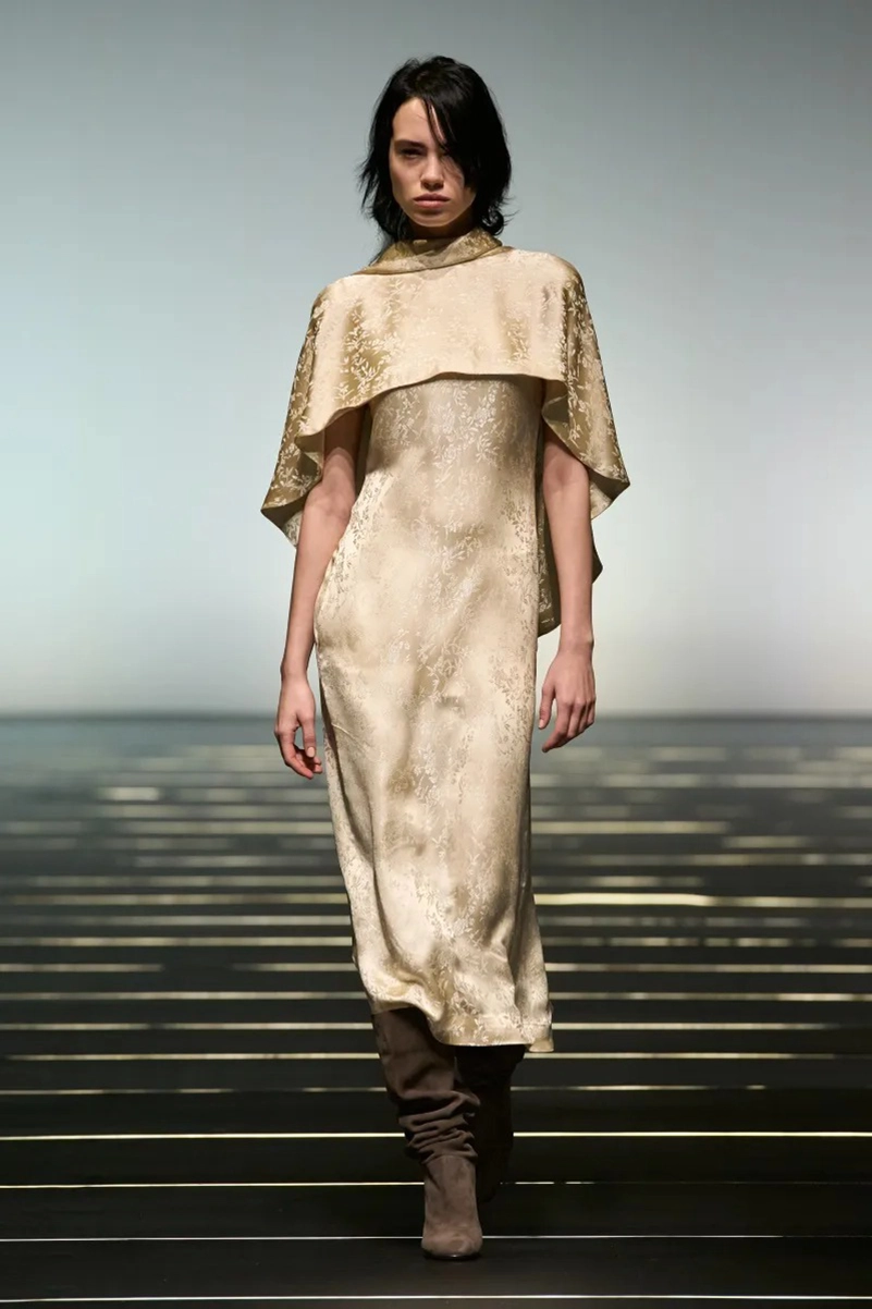 Alberta Ferretti Fall 2026 Refines Romantic Dressing