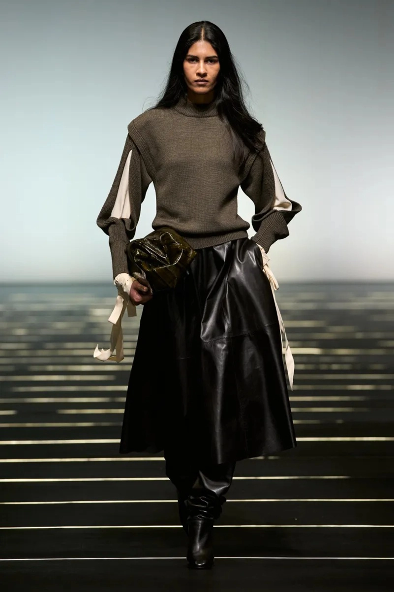 Alberta Ferretti Fall 2026 Refines Romantic Dressing
