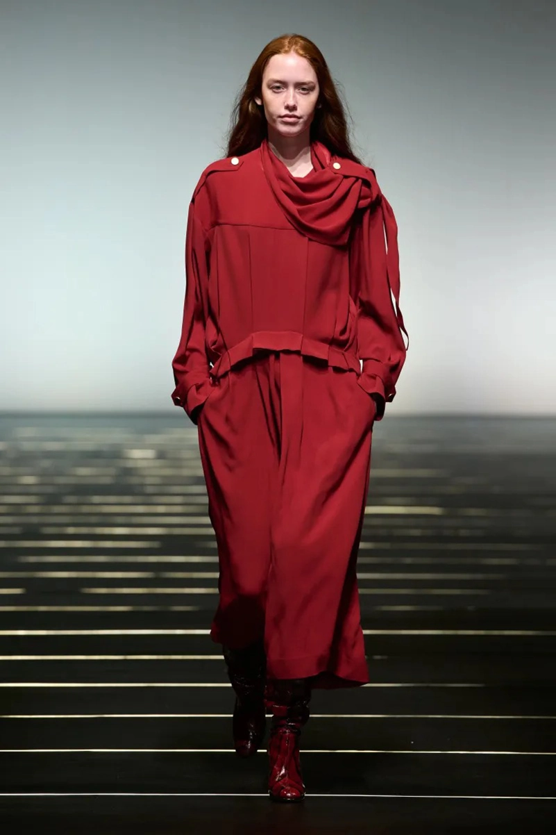 Alberta Ferretti Fall 2026 Refines Romantic Dressing