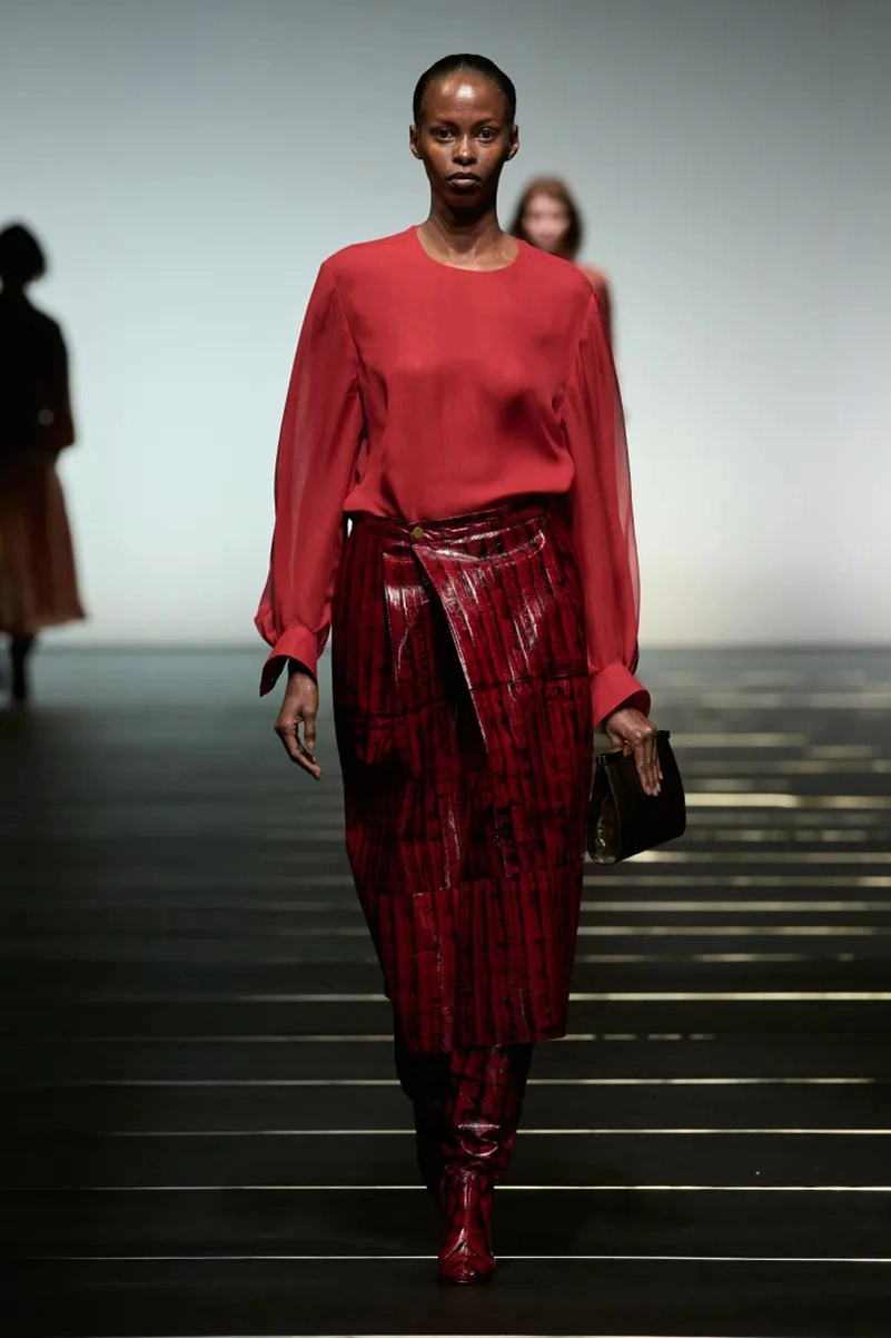Alberta Ferretti Fall 2026 Refines Romantic Dressing