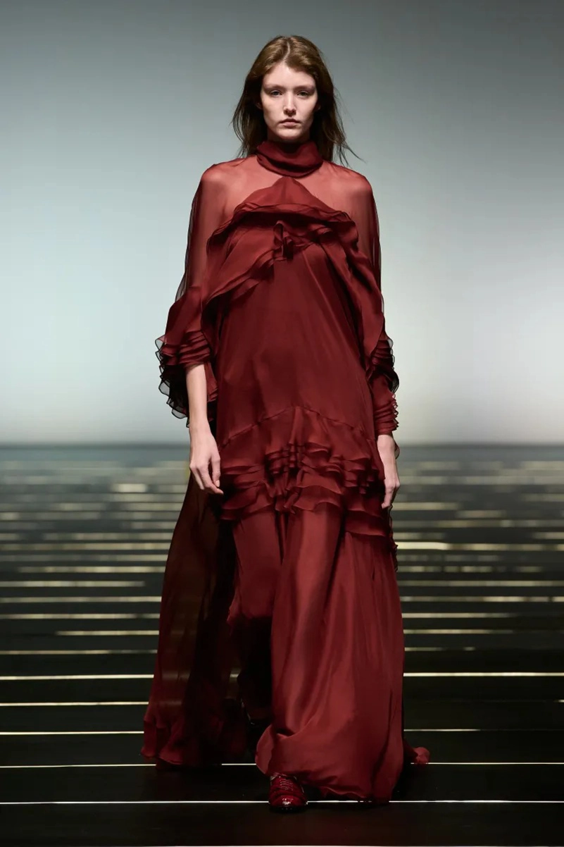 Alberta Ferretti Fall 2026 Refines Romantic Dressing