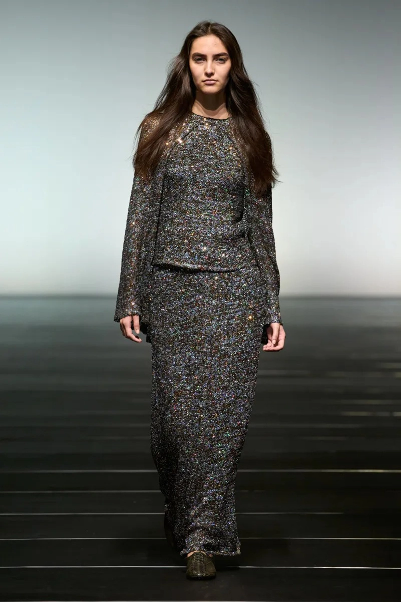 Alberta Ferretti Fall 2026 Refines Romantic Dressing