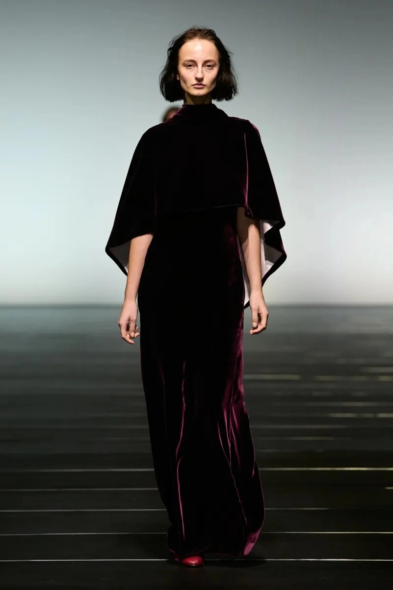 Alberta Ferretti Fall 2026 Refines Romantic Dressing