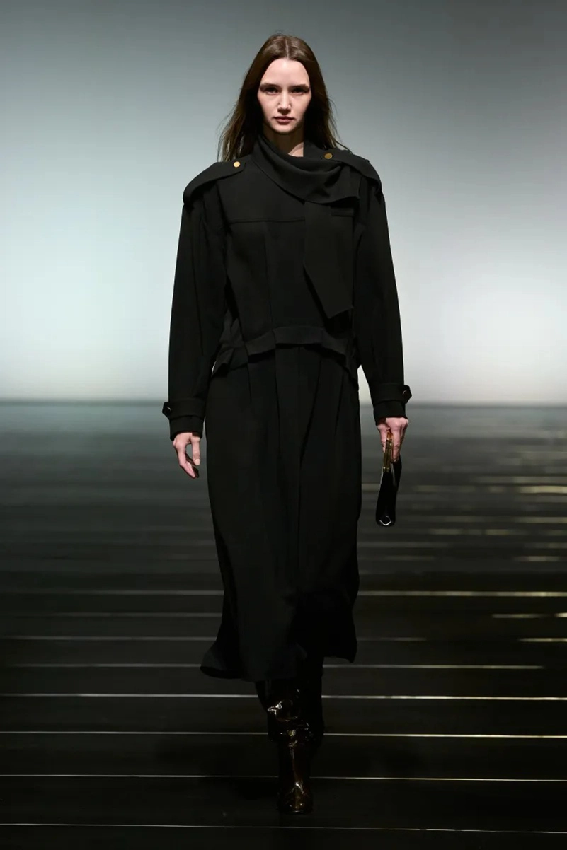 Alberta Ferretti Fall 2026 Refines Romantic Dressing