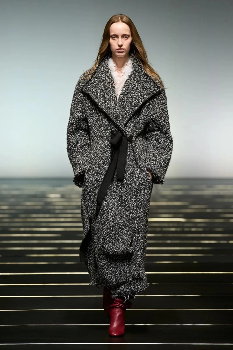 Alberta Ferretti Fall 2026 Refines Romantic Dressing