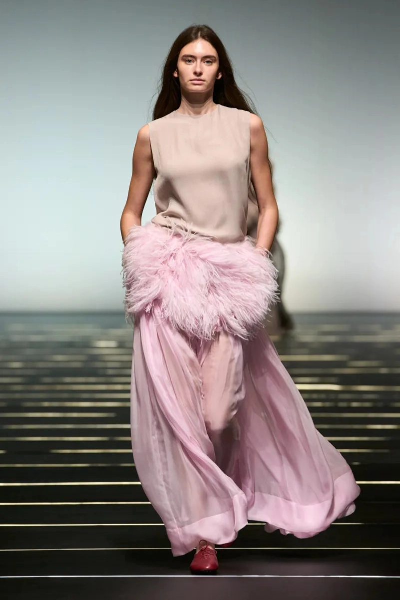 Alberta Ferretti Fall 2026 Refines Romantic Dressing
