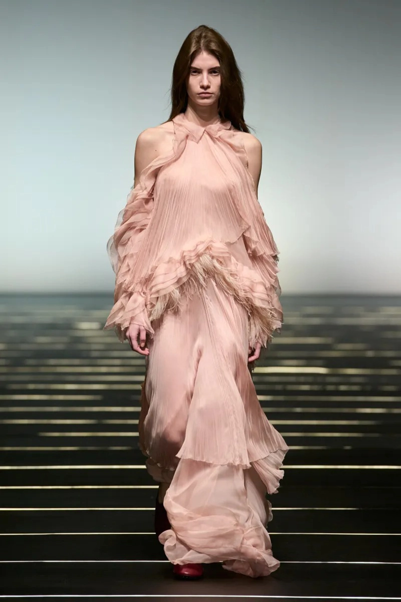 Alberta Ferretti Fall 2026 Refines Romantic Dressing