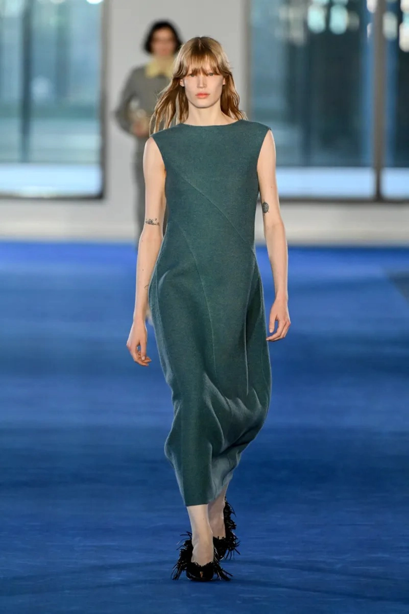 Rachel Scott’s Proenza Schouler Fall 2026 Unveils Asymmetric Tailoring and Lived-In Energy