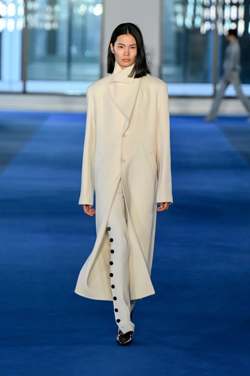 Rachel Scott’s Proenza Schouler Fall 2026 Unveils Asymmetric Tailoring and Lived-In Energy