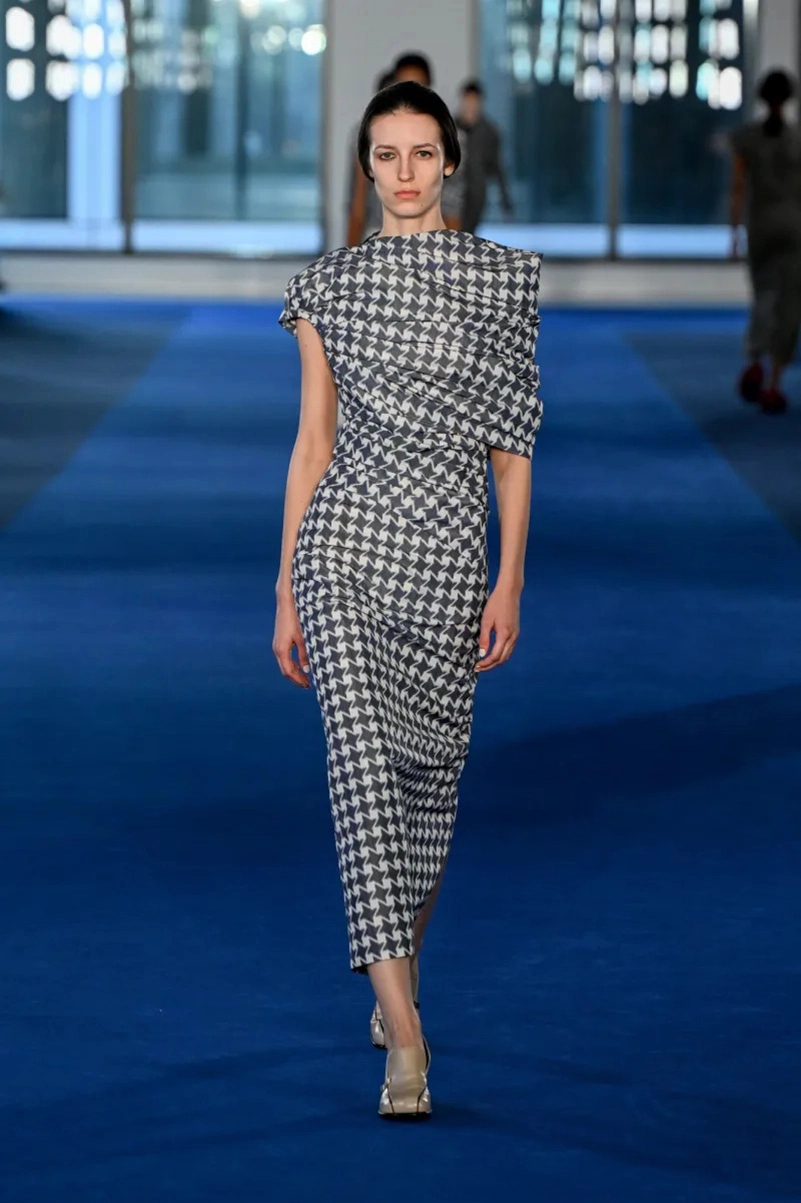 Rachel Scott’s Proenza Schouler Fall 2026 Unveils Asymmetric Tailoring and Lived-In Energy