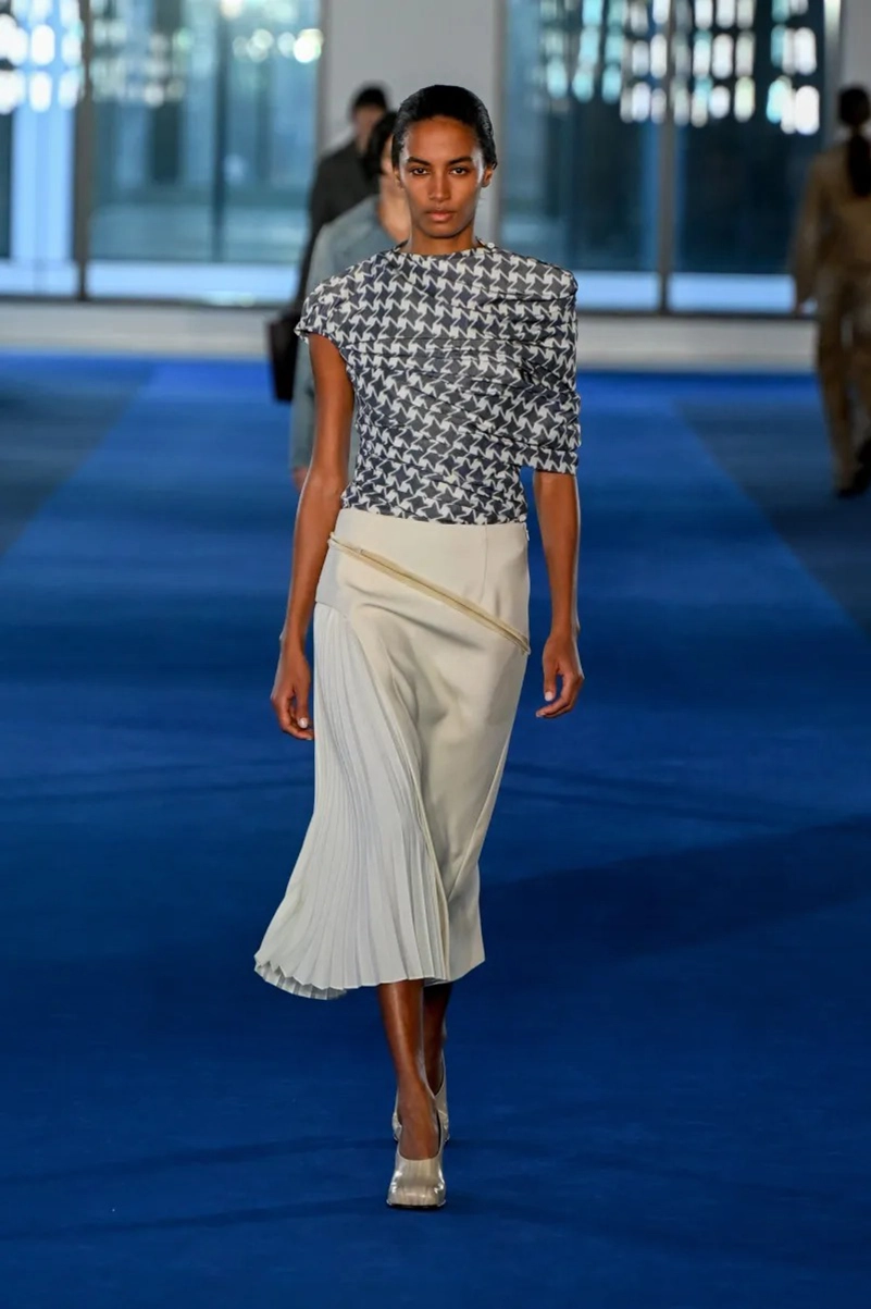 Rachel Scott’s Proenza Schouler Fall 2026 Unveils Asymmetric Tailoring and Lived-In Energy