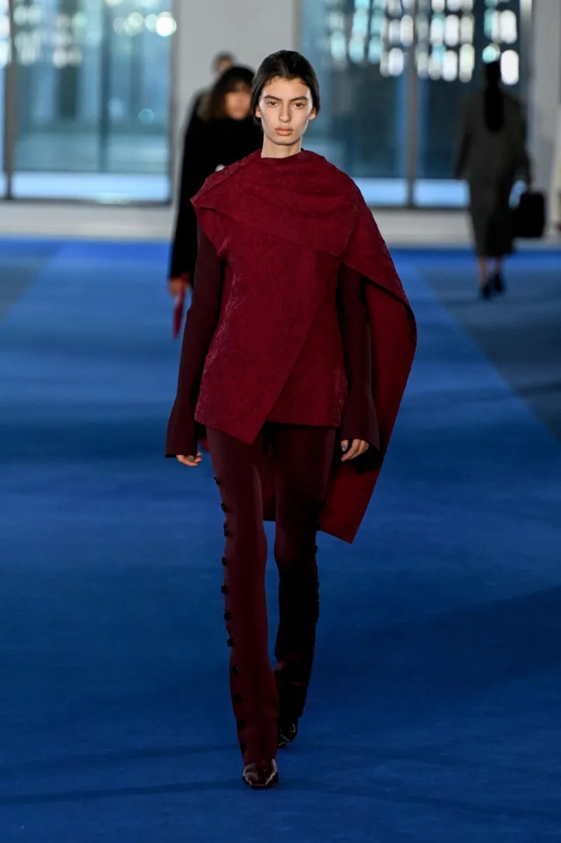 Rachel Scott’s Proenza Schouler Fall 2026 Unveils Asymmetric Tailoring and Lived-In Energy