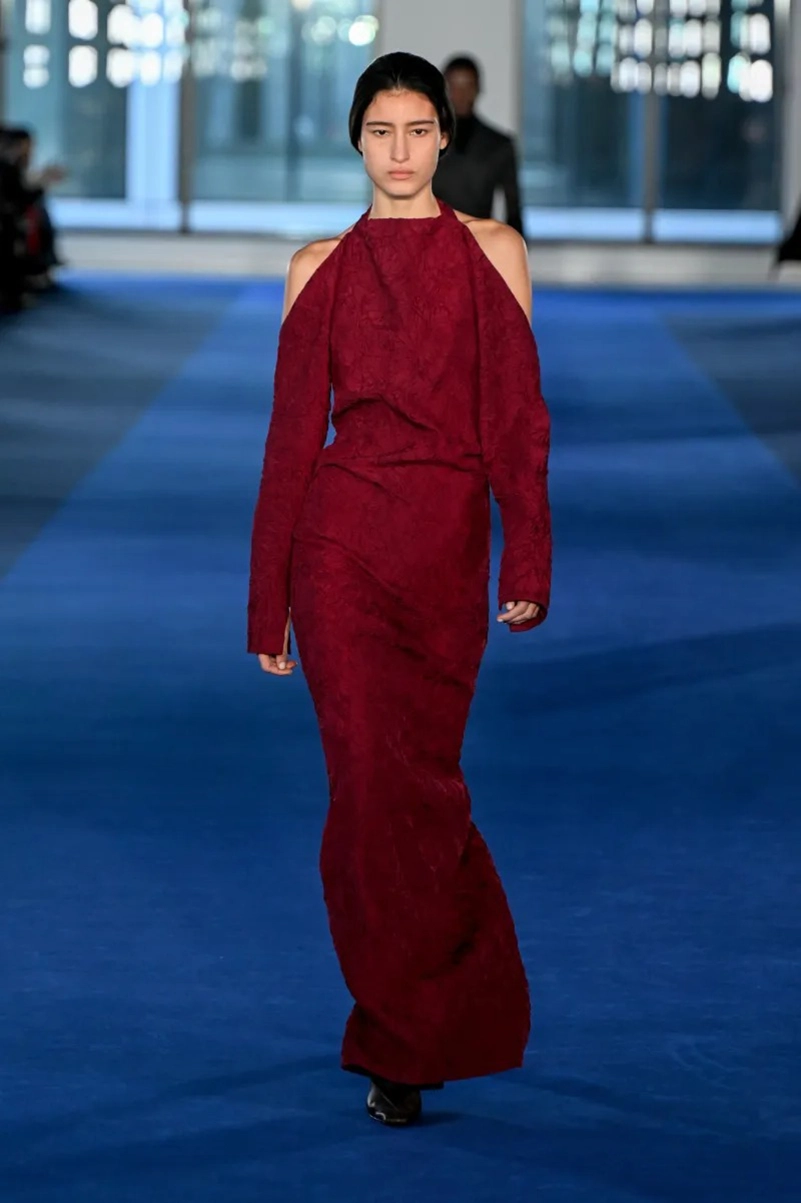 Rachel Scott’s Proenza Schouler Fall 2026 Unveils Asymmetric Tailoring and Lived-In Energy